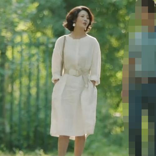 你迟到的许多年殷桃莫莉同款连衣裙 新款时尚简约白色圆领短裙女