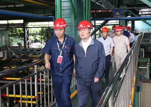 来访的中国铁路成都局集团有限公司(以下简称成都局)总经理赵文芳一行