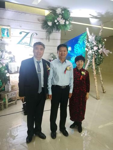 在山西太原参加赵鹏,刘芳婚礼上的合影留念.