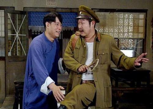 艺人鲍大志在《地下交通站》中成功塑造了一个胆小怕事,安分守己,却又