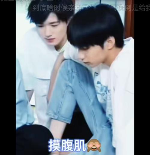 摸腹肌背背划重点↓躺腿…这个姿势太绝了摸 胸 揉 点 92睡一张床上