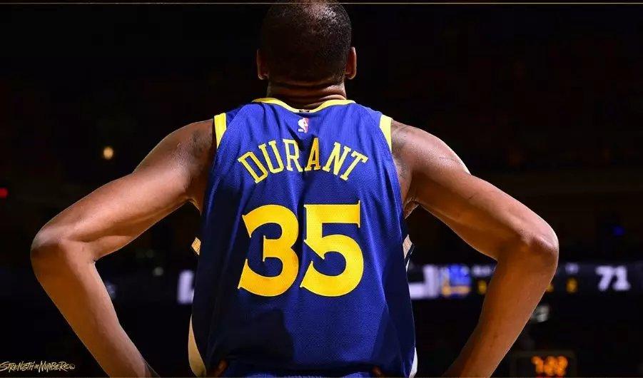 忘了说了,我向杜兰特献上敬意,今天如果没有他的发挥,勇士队可能会被