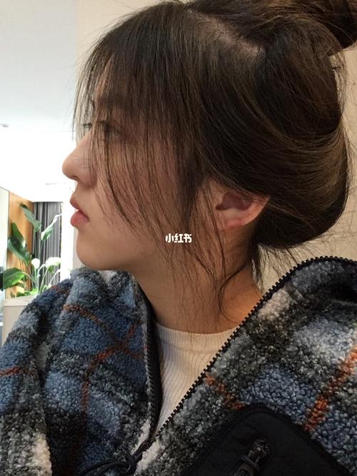 蒜头鼻的侧脸子_相机_刘海_丸子头_鼻子_时尚_发型