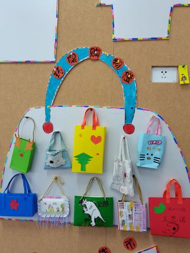 这是亲子手工,环保袋,大家都做得特别精致!