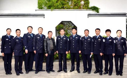 苏州市公安局举行"观前关爱工作站"揭牌活动