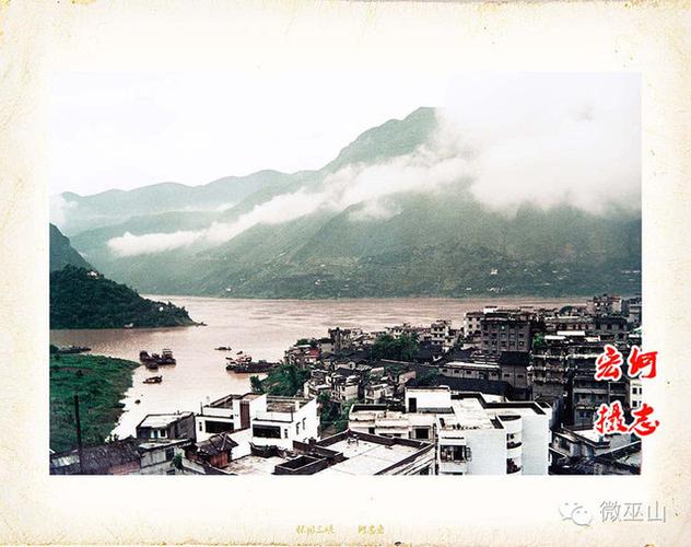 东邻湖北省巴东县,西接奉节县,南与湖北省建始县毗连,北与巫溪县及