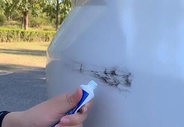 牙膏真的能处理车身划痕吗?老司机现场试验,结果你想不到