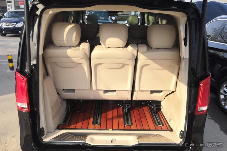 奔驰奔驰v级后备箱