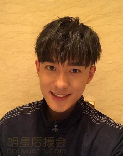 孙晨竣自拍照 孙晨竣图片大全