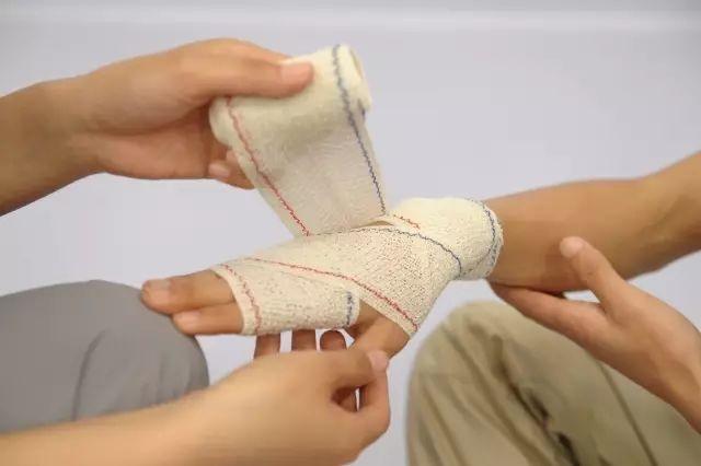 【应急救护培训】绷带包扎方法三