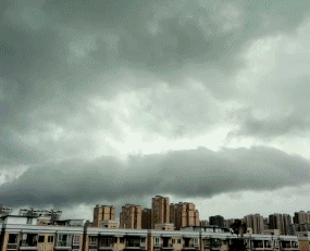 午睡起来是不是一睁眼还以为天黑了慢慢的天气就阴下来了