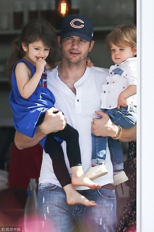 洛杉矶,米拉·库尼斯(mila kunis)和老公阿什顿·库彻(ashton kutcher