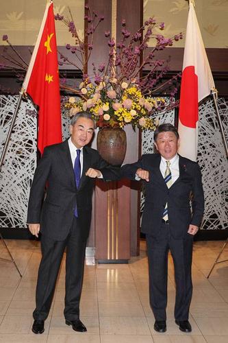 中日争取年内开通两国防务部门海空联络机制直通电话