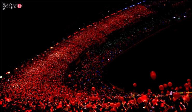 急求东方神起红色气球应援图片