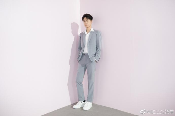 王一博灰色西服#王一博今天的活动造型也太好看了吧一身灰色西装帅气