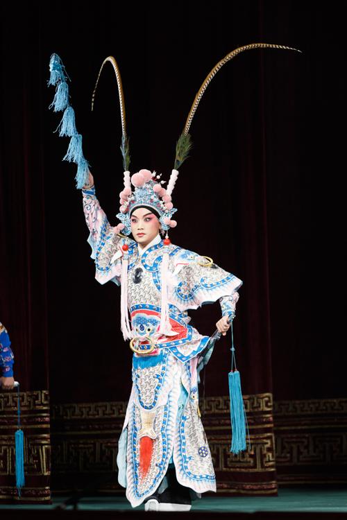 "魅力青春"京剧擂台赛:上演青春版吕布与貂蝉