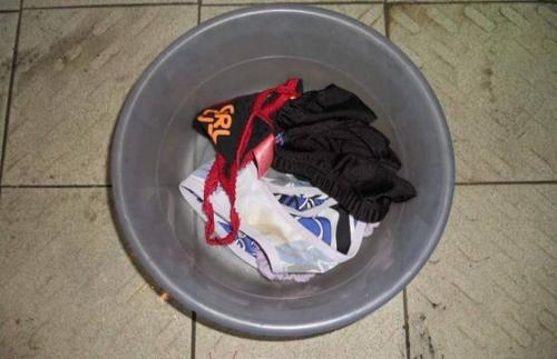 我在外面小区门口垃圾桶旁边看见了这个东西我就捡了回来三四条