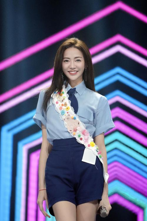 谢可寅《青春有你2》公演第一 《单眼皮女生》c位"力挽狂澜"