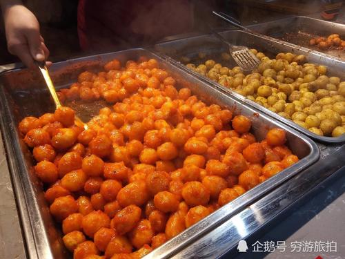 西安永兴坊的陕西地方小吃镇巴炕土豆有番茄,麻辣,五香三种口味