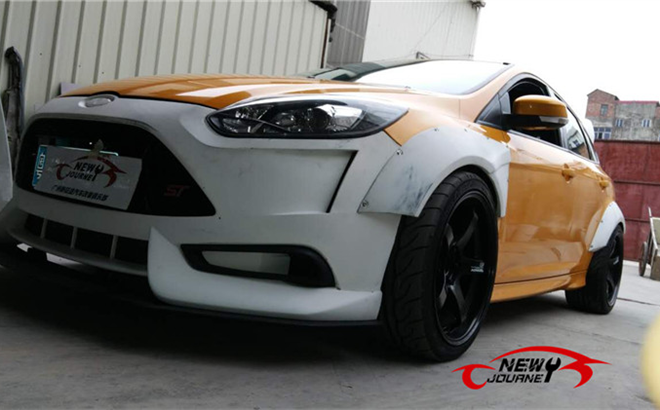 青年的范 福克斯st改装lb宽体大包围