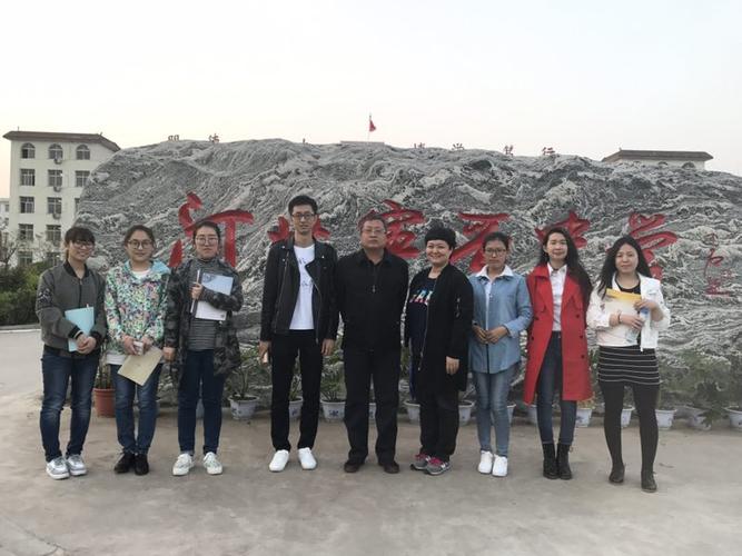 耿老师到宁晋各个学校对实习生进行巡回指导