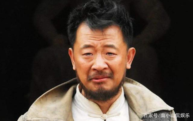 黄海波近况不佳,胡子拉碴变中年大叔,有做导演的计划