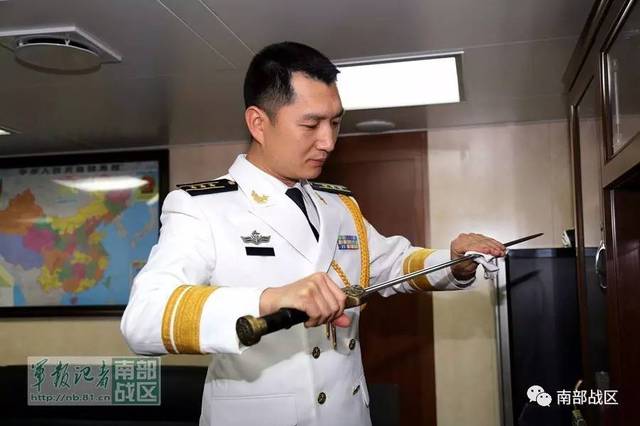 海军"深蓝之剑"授剑仪式