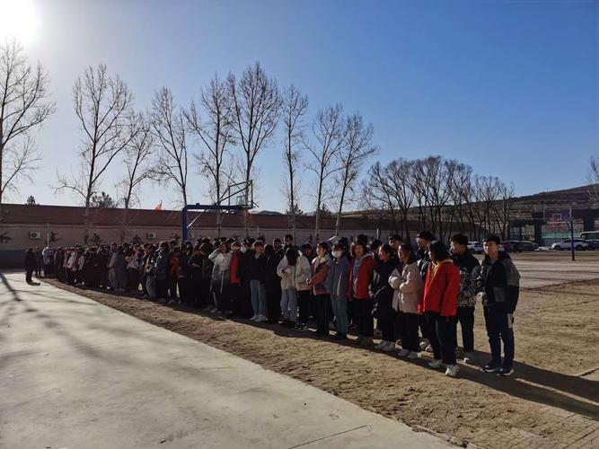 凝心聚力展风采——南关中学学生拔河比赛