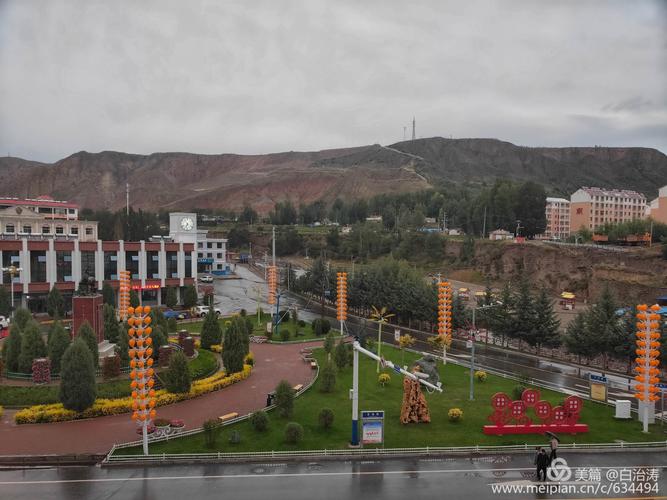 肃南裕固族自治县因在肃州之南而得名,它地处河西走廊