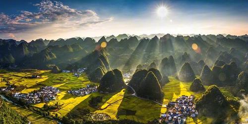 黔西南州兴义市万峰林景区.陈剑平 摄.