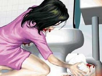 少女怀孕产子扔厕所,当初爸妈咋教的