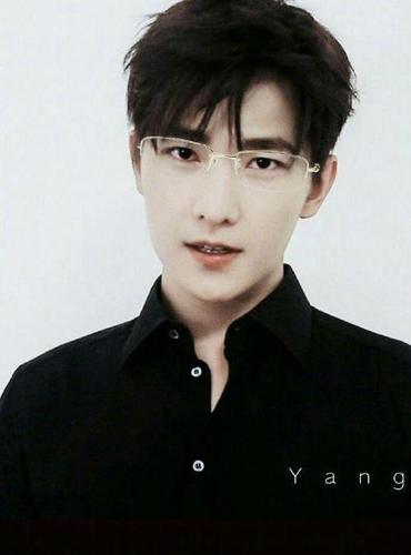 娱乐圈戴眼镜的各位男神,胡歌,白敬亭,李易峰你的爱豆在榜吗?