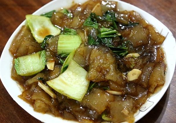  p>溜粉坨,玉田特色菜,京东一带特色家常菜,尤以蓟县和玉田做得出色.