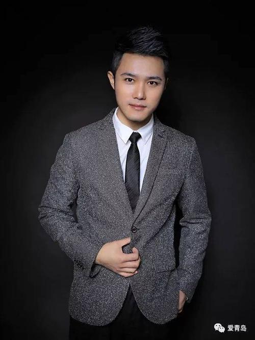 你,能想象的出来吗…… 舞阳是青岛电视台娱乐综艺节目主持人,《棋牌