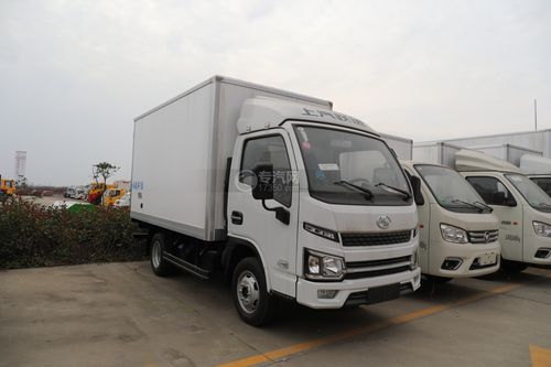 跃进福运s80国六326米冷藏车右前图