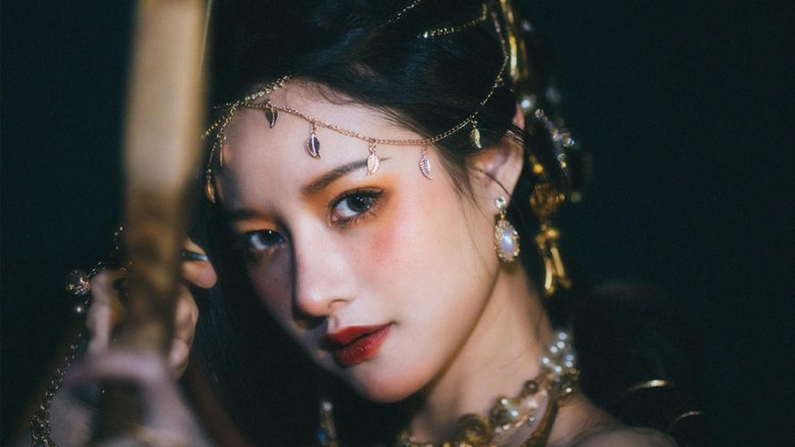 异域美女冷艳唯美写真