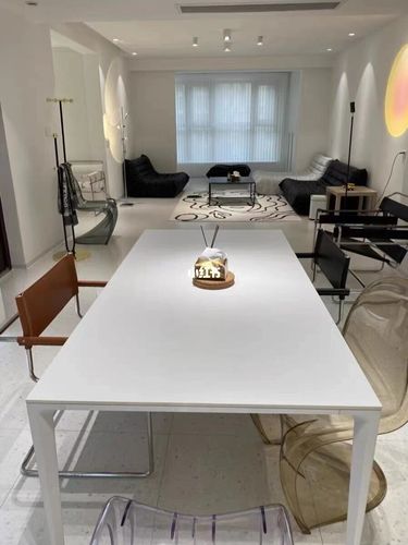 实心铝合金纯白色岩板餐桌_纯白色_家居_搭配_忆品家居馆_家居家装