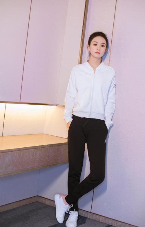 赵丽颖与造型师吵架了竟穿条带火的牛仔裤太非主流了