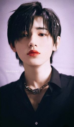 宋亚轩:日系海胆照片yyds