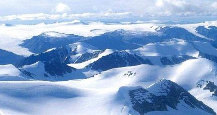 加拿大埃尔斯米尔岛简介埃尔斯米尔岛的地貌地质是怎样的