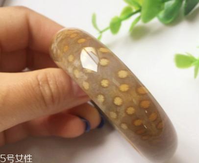 珊瑚玉手镯佩戴禁忌