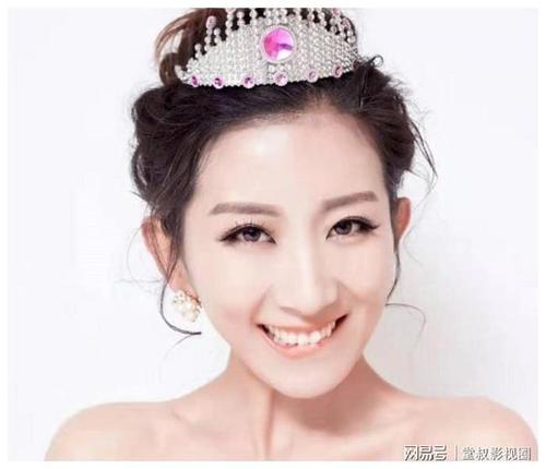 张杰女主持人多大时常更新动态的她受到网友追捧