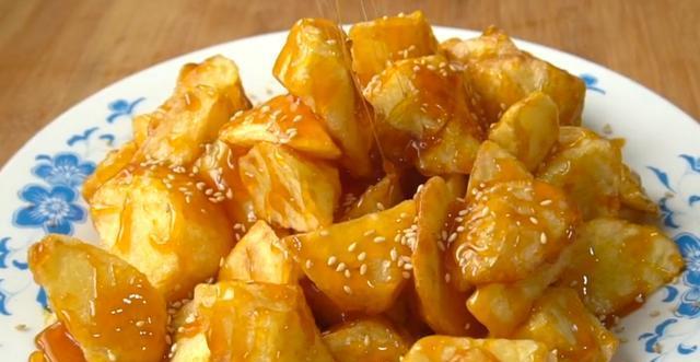 喜欢吃拔丝土豆这种做法的家人们记得收藏哦!