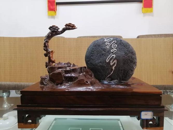 安康男子找出中国字样奇石献礼祖国