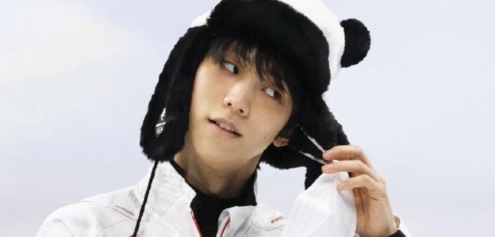 羽生结弦头戴冰墩墩帽子憨态可掬