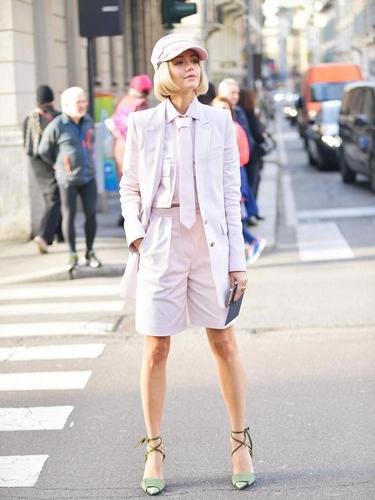 可爱温柔的粉色做成帅气的百慕大短裤由让它多了一分俏皮与独特,搭配