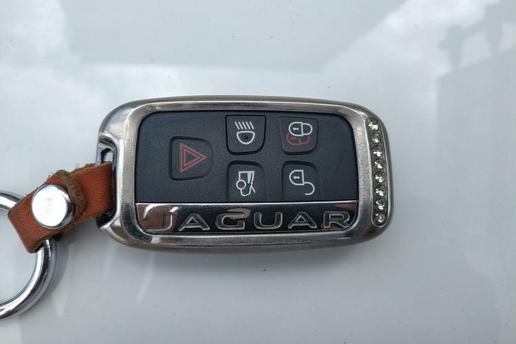 捷豹xfl 2017款 xfl 2.0t 240ps 豪华版