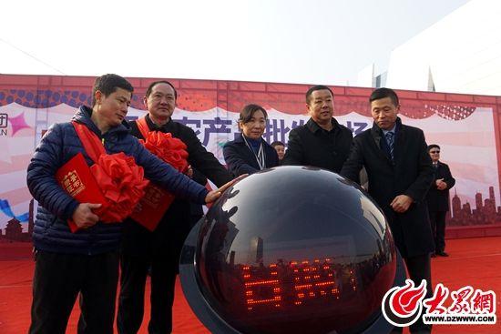 日照市东港区副区长王利侠,日照金阳集团董事长张守玉,日照食为天餐饮