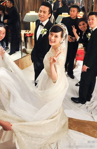 去年11月孙俪诞下儿子小等等,本月2月8日两人刚过完两周年结婚纪念日