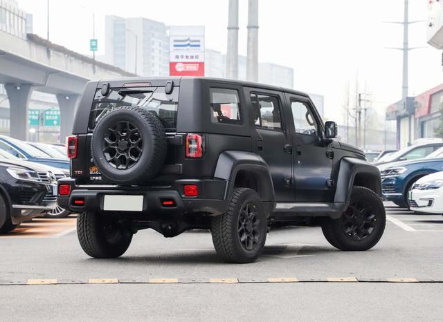 北京bj40刀锋英雄版上市16.99万起